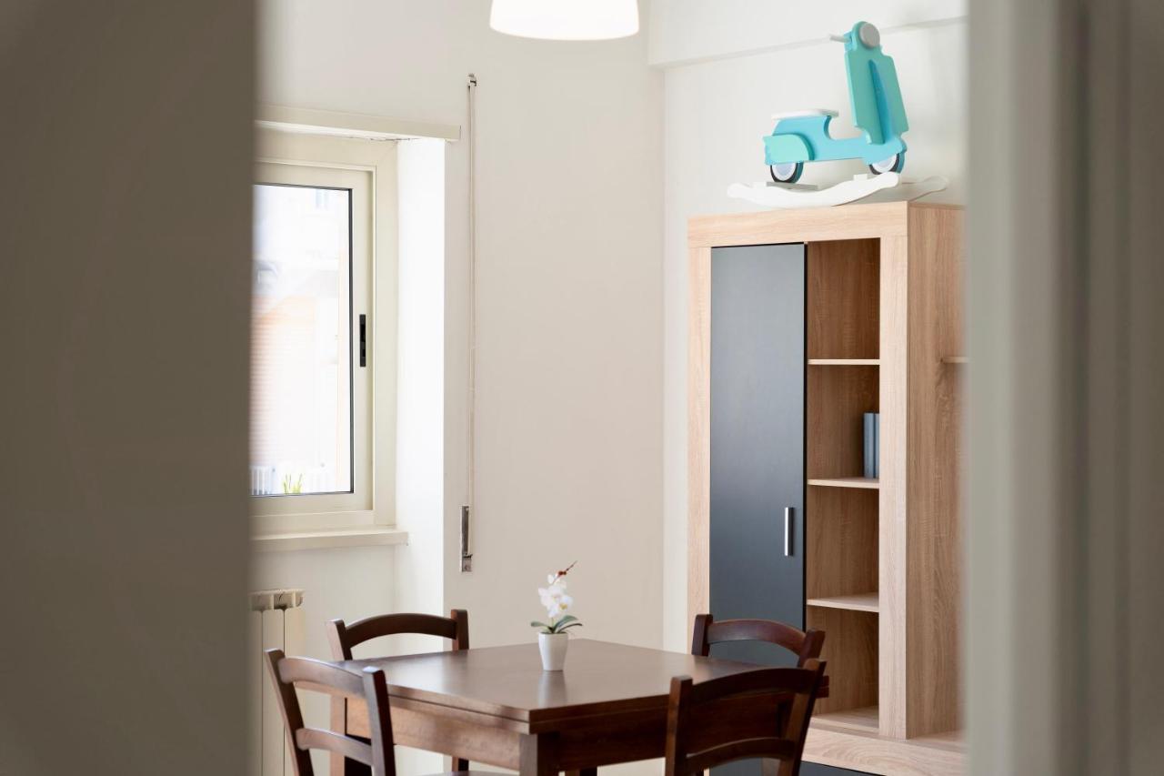 테라치나 Casa Del Sole, In Via Sicilia Vicino Al Mare 아파트 외부 사진